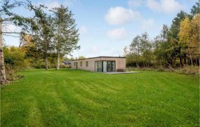 Cozy Home In Glesborg With Wifi